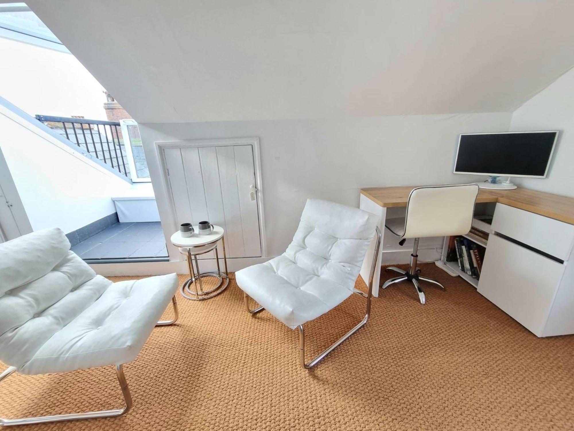 West Hill Retreat Seaview Balcony Chic Loft Studio & Free Parking Hastings Exterior foto